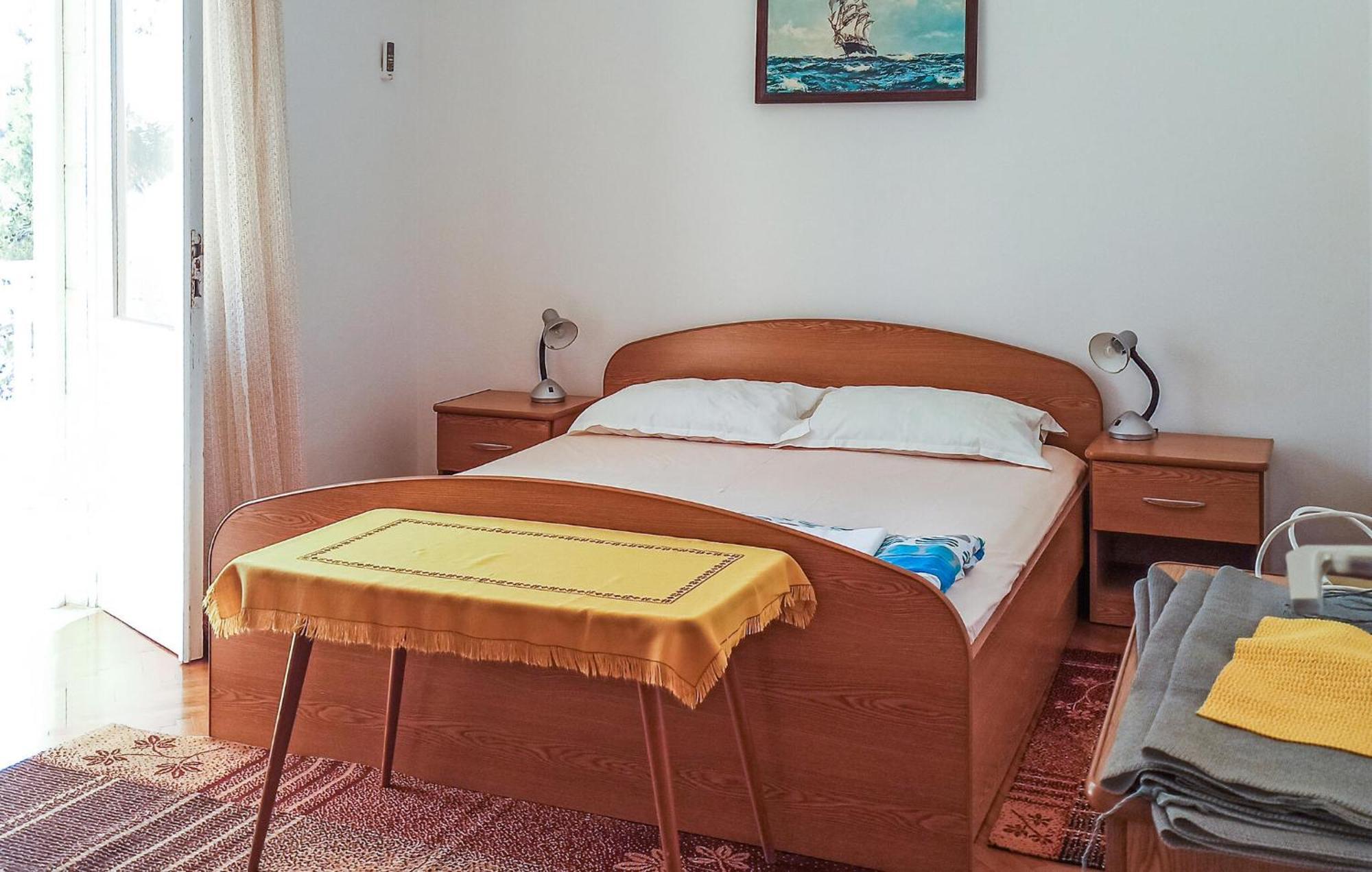 Amazing Apartment In Lumbarda With Kitchen Екстериор снимка