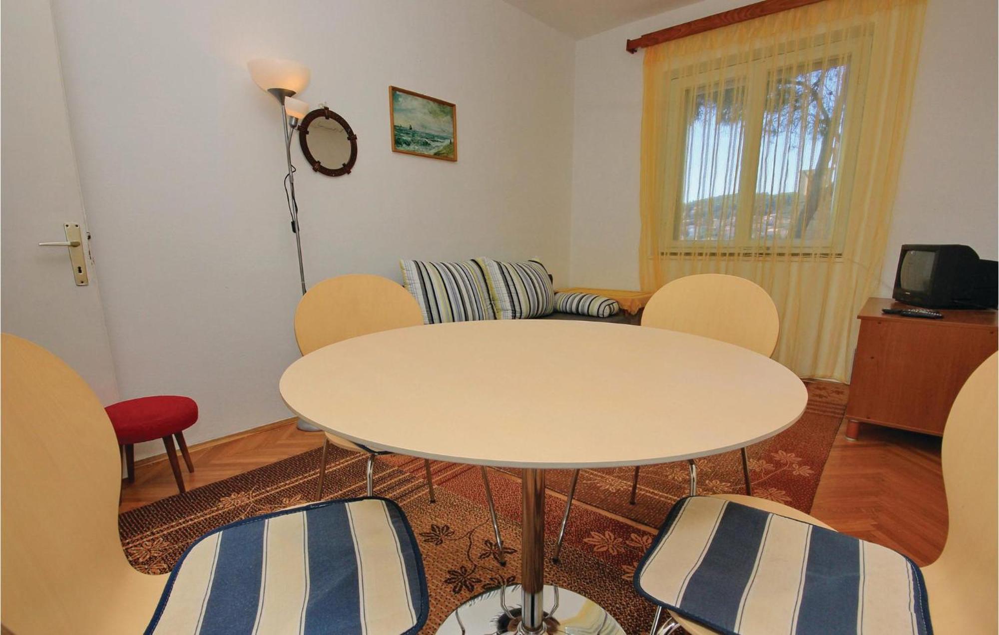 Amazing Apartment In Lumbarda With Kitchen Екстериор снимка